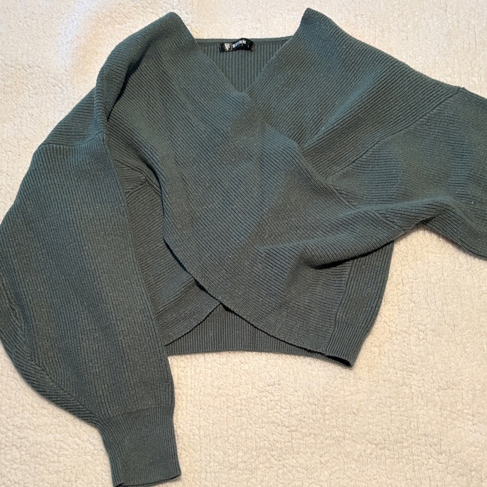 Elegant V-Neck Sweater in Deep Green
